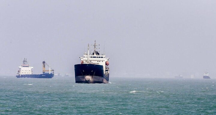 Pakistan makes deal with Iran to send ships via Hormuz Strait