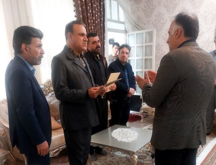 دیدار مسئولان با خانواده‌ شهدای جنگ رمضان در ازنا و دورود