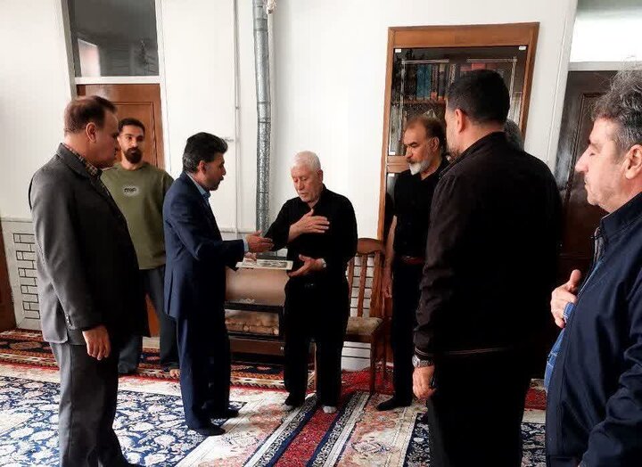 دیدار مسئولان با خانواده‌ شهدای جنگ رمضان در ازنا و دورود
