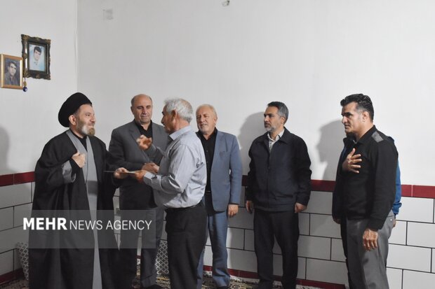 دیدار مسئولان لرستان با خانواده‌ شهدای جنگ رمضان