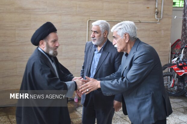 دیدار مسئولان لرستان با خانواده‌ شهدای جنگ رمضان
