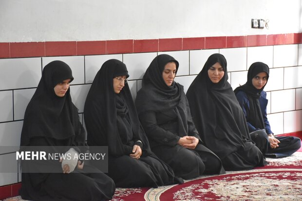 دیدار مسئولان لرستان با خانواده‌ شهدای جنگ رمضان