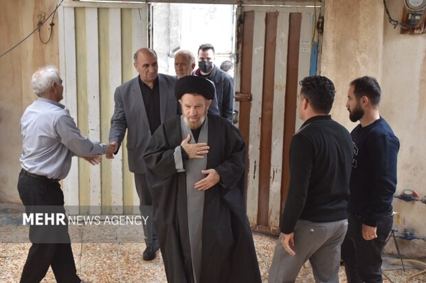 دیدار مسئولان لرستان با خانواده‌ شهدای جنگ رمضان