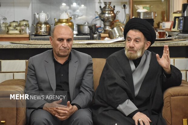 دیدار مسئولان لرستان با خانواده‌ شهدای جنگ رمضان