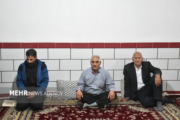 دیدار مسئولان لرستان با خانواده‌ شهدای جنگ رمضان