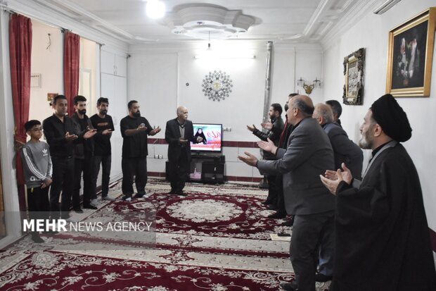 دیدار مسئولان لرستان با خانواده‌ شهدای جنگ رمضان