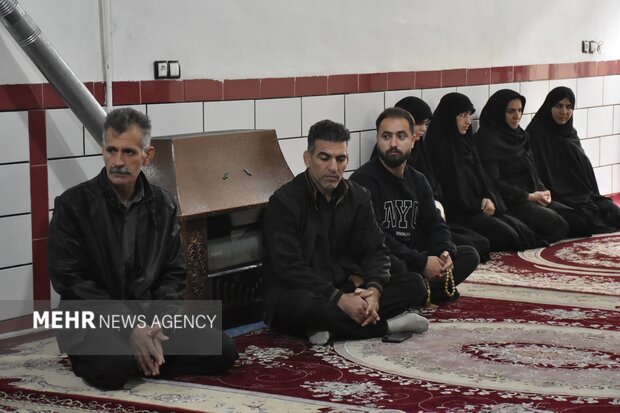 دیدار مسئولان لرستان با خانواده‌ شهدای جنگ رمضان