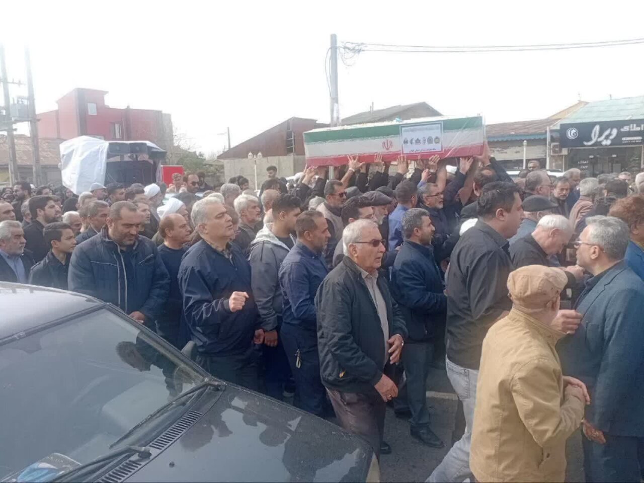 آیین تشییع پیکر شهید وطن «علیرضا رفعیان» در پیربازار رشت آیین تشییع پیکر شهید وطن «علیرضا رفعیان» در پیربازار رشت