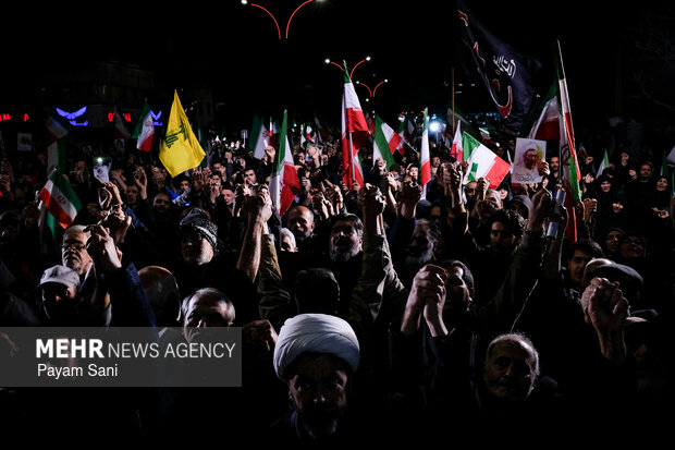اجتماع حمایت از رزمندگان در مقابله با دشمن آمریکایی - صهیونی