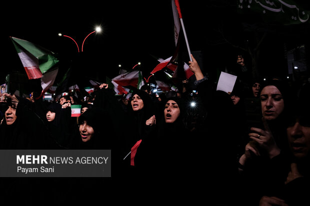 اجتماع حمایت از رزمندگان در مقابله با دشمن آمریکایی - صهیونی