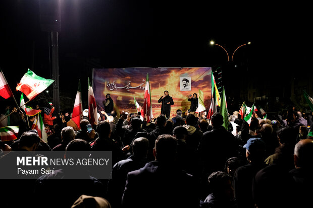 اجتماع حمایت از رزمندگان در مقابله با دشمن آمریکایی - صهیونی