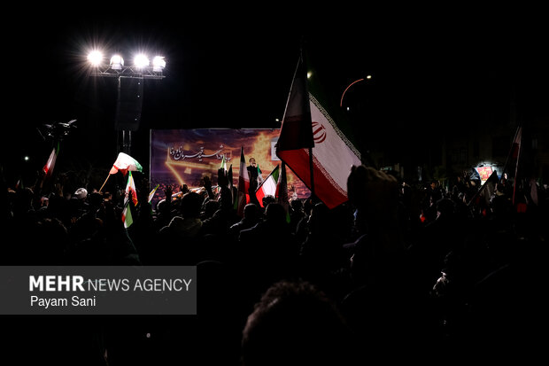 اجتماع حمایت از رزمندگان در مقابله با دشمن آمریکایی - صهیونی
