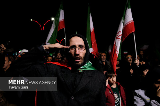 اجتماع حمایت از رزمندگان در مقابله با دشمن آمریکایی - صهیونی