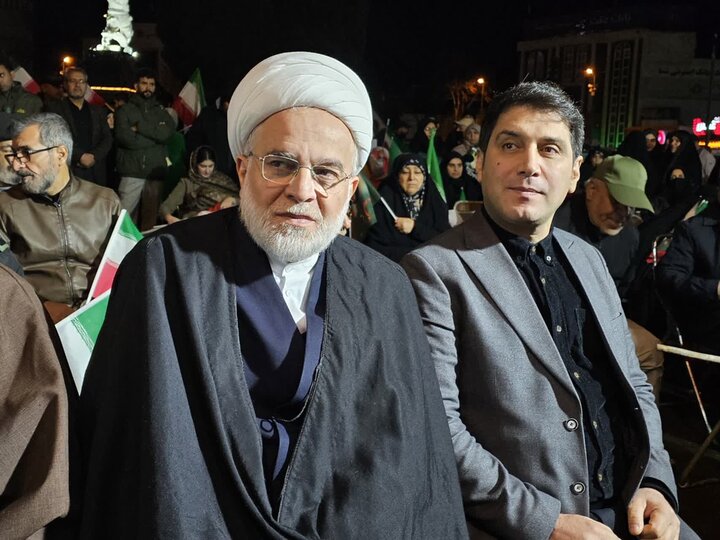اجتماع میدان‌داران سنندج در حمایت از ایران اسلامی