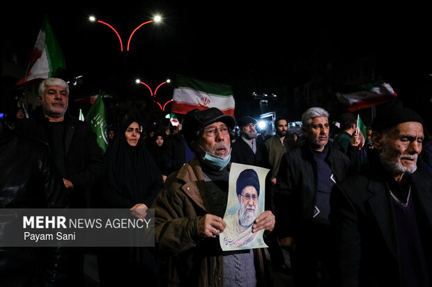 اجتماع حمایت از رزمندگان در مقابله با دشمن آمریکایی - صهیونی