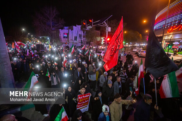 تجمع مردم قزوین در حمایت از صنعت برق