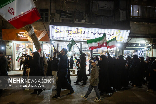 تجمع مردم قزوین در حمایت از صنعت برق