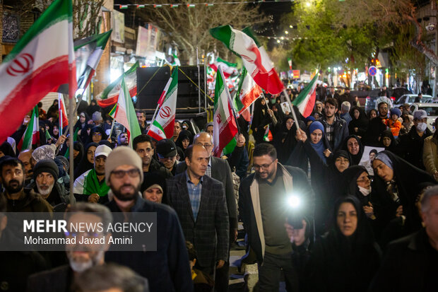 تجمع مردم قزوین در حمایت از صنعت برق