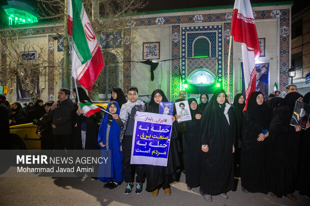 تجمع مردم قزوین در حمایت از صنعت برق