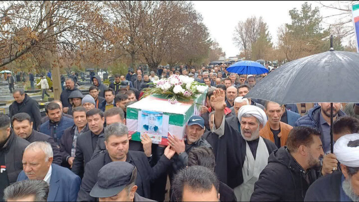 دانش آموز شهیده ۱۲ ساله «نازنین زینب ملایی» در میاندوآب تشییع شد