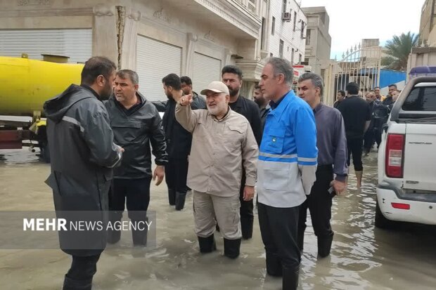 عملیات تخلیه ۸۰ هزار مترمکعب آب از سطح معابر  اندیمشک اجرا شد