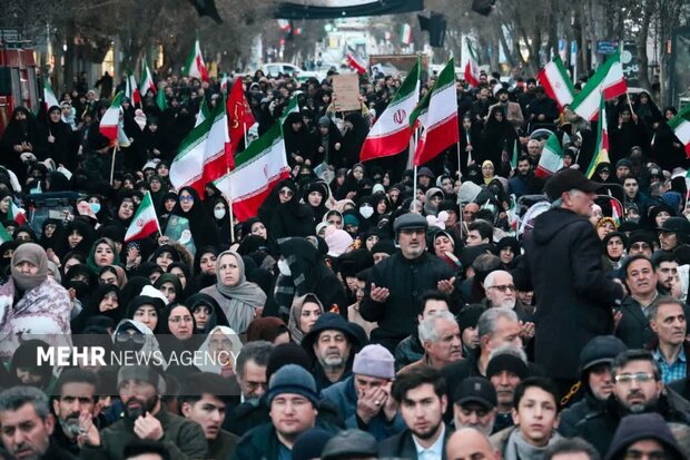 رمز ماندگاری و پیروزی نظام اسلامی، پیوند ناگسستنی مردم با انقلاب است