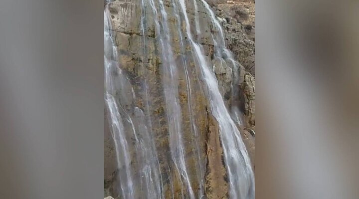 آبشار فصلی پیرغار در پنجمین روز سال