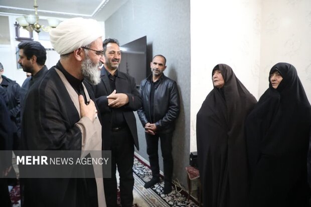 «انسجام مردم» مبیّن مسیر نورانی انقلاب؛ جبهه حق و باطل امروز روشن است