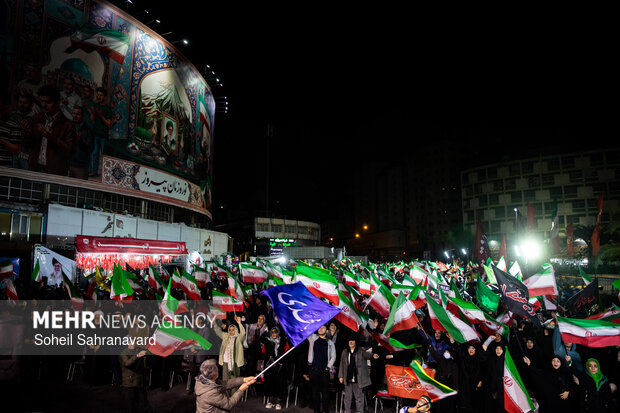 اجتماع حمایت از رزمندگان در مقابله با دشمن آمریکایی - صهیونی