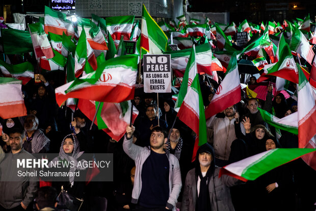 اجتماع حمایت از رزمندگان در مقابله با دشمن آمریکایی - صهیونی