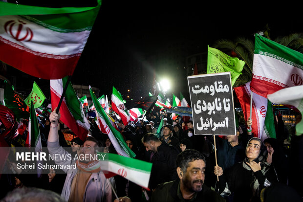 اجتماع حمایت از رزمندگان در مقابله با دشمن آمریکایی - صهیونی