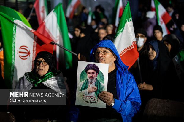 اجتماع حمایت از رزمندگان در مقابله با دشمن آمریکایی - صهیونی