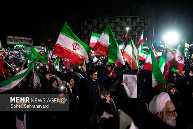 اجتماع حمایت از رزمندگان در مقابله با دشمن آمریکایی - صهیونی