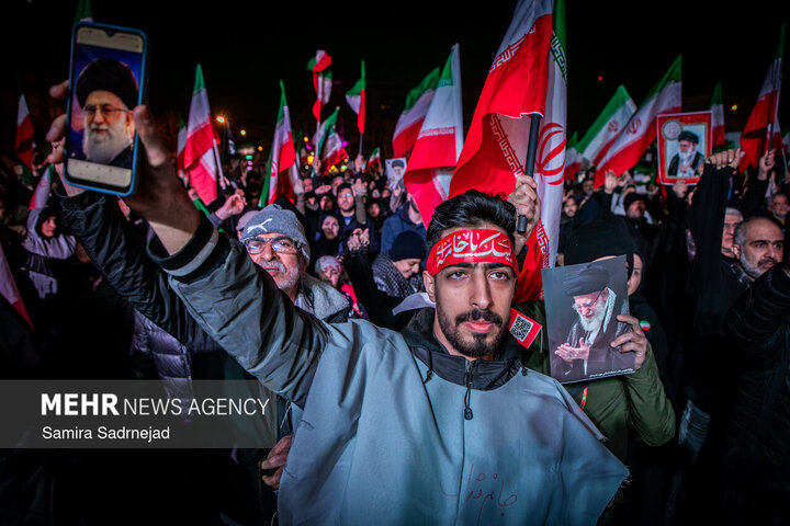 عزاداری و تجمع مردمی در سوگ رهبر شهید در میادین تهران