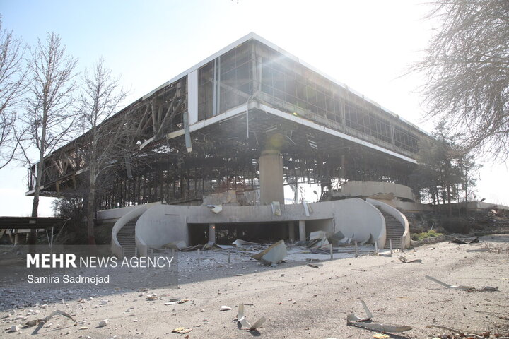 آثار تجاوز هوایی  آمریکا و رژیم صهیونیستی به مجموعه ورزشی ۱۲ هزار نفری آزادی تهران