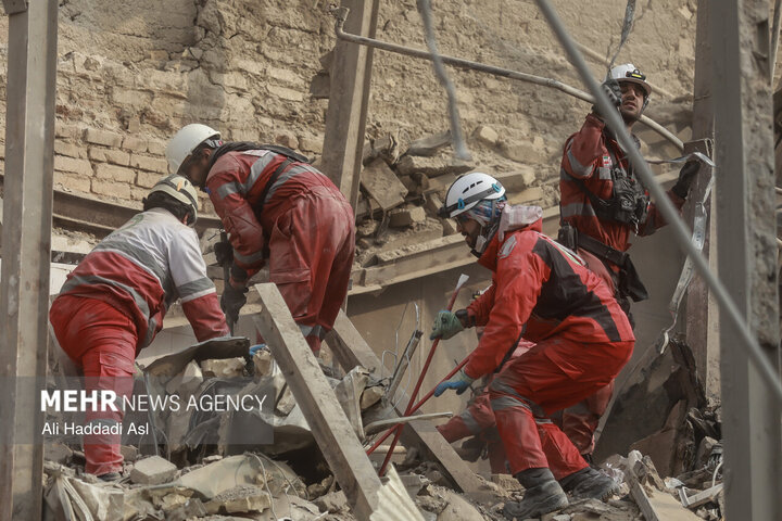 آثار تجاوز هوایی  آمریکا و رژیم صهیونیستی به خیابان طالقانی تهران