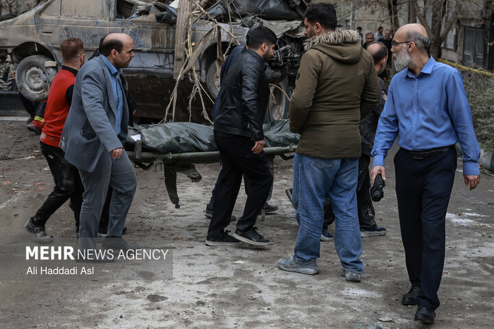 آثار تجاوز هوایی  آمریکا و رژیم صهیونیستی به خیابان طالقانی تهران