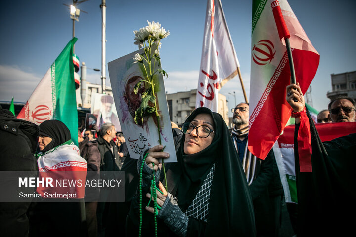 مراسم بیعت با سومین رهبر انقلاب اسلامی در تهران