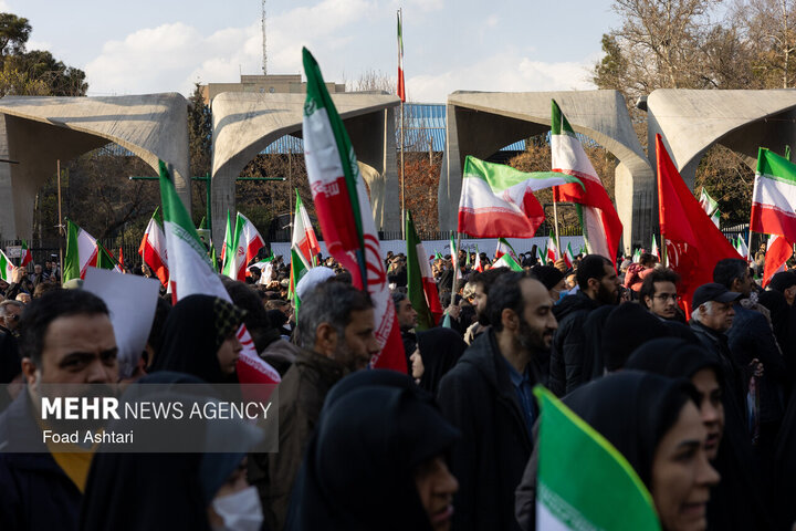 مراسم بیعت با سومین رهبر انقلاب اسلامی در تهران