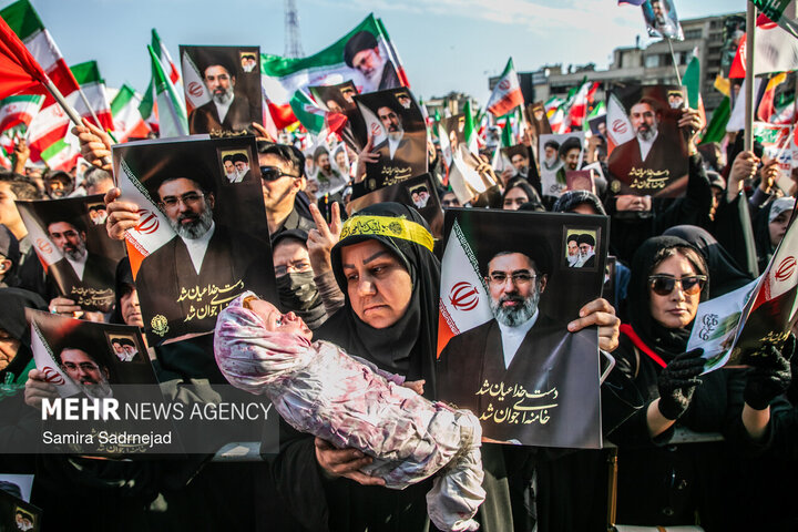 مراسم بیعت با سومین رهبر انقلاب اسلامی در تهران