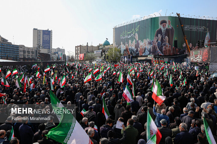 مراسم بیعت با سومین رهبر انقلاب اسلامی در تهران