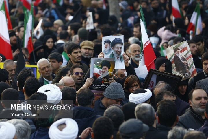 تشییع پیکر ۳۵ شهید جنگ رمضان در تهران