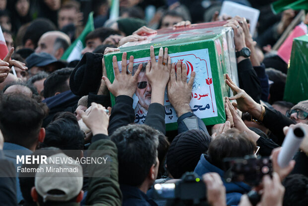 تشییع پیکر ۳۵ شهید جنگ رمضان در تهران