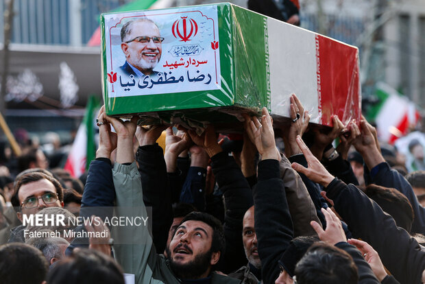 تشییع پیکر ۳۵ شهید جنگ رمضان در تهران