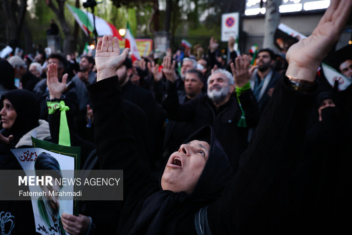 تشییع پیکر ۳۵ شهید جنگ رمضان در تهران