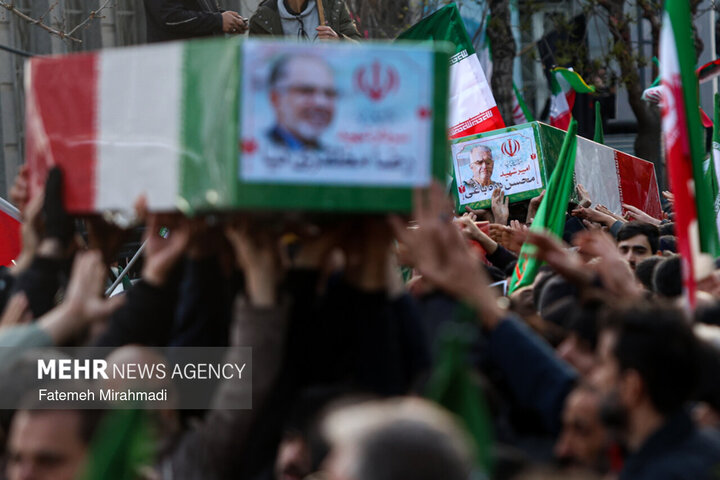 تشییع پیکر ۳۵ شهید جنگ رمضان در تهران