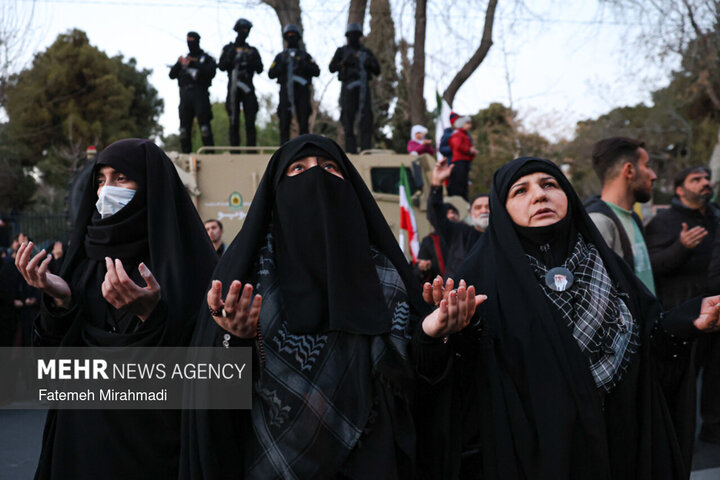 تشییع پیکر ۳۵ شهید جنگ رمضان در تهران