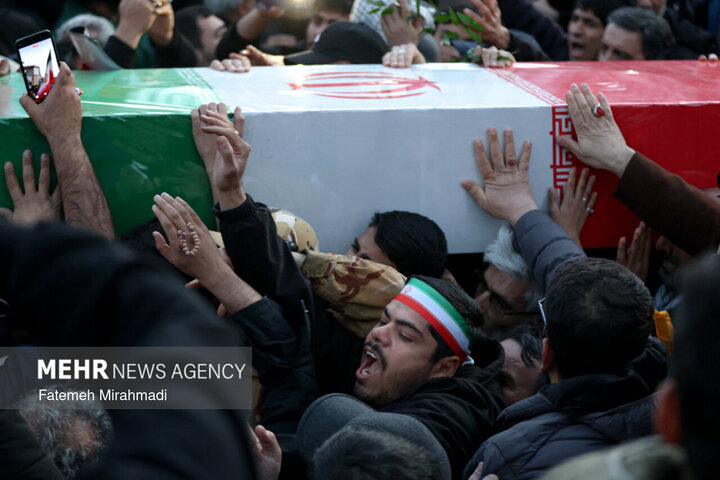 تشییع پیکر ۳۵ شهید جنگ رمضان در تهران