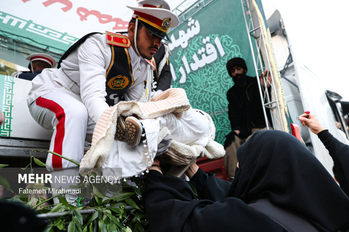 تشییع پیکر ۳۵ شهید جنگ رمضان در تهران