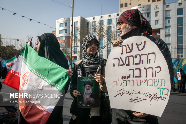 تشییع پیکر ۳۵ شهید جنگ رمضان در تهران